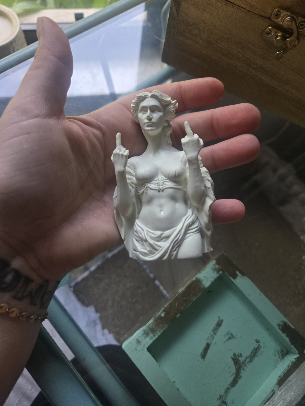 White Ceramic Statue Bust - Two Middle Fingers - Picture 5 of 7